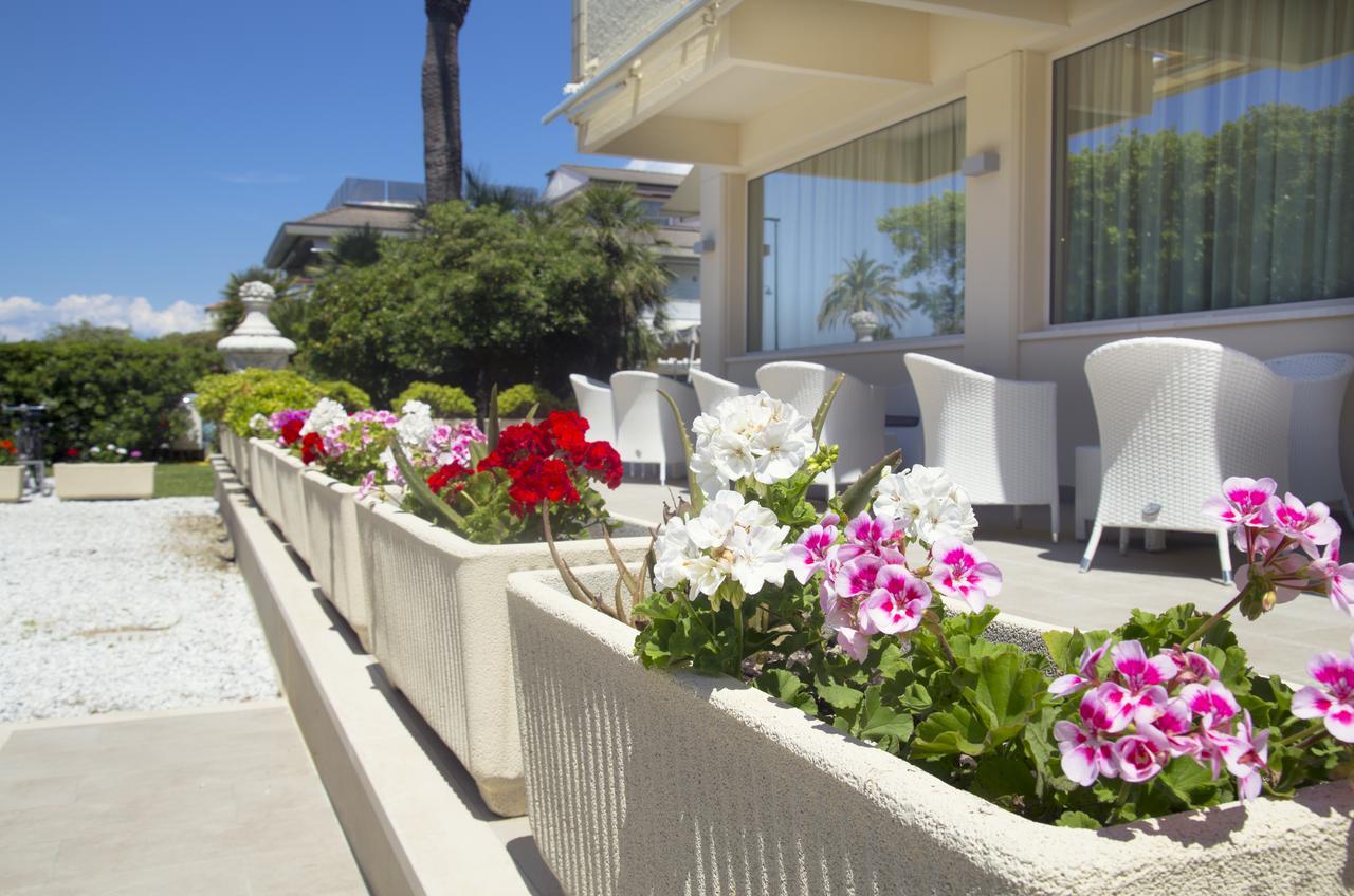 Hotel Atlantico Forte dei Marmi Exterior photo